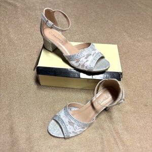 Smartty white silver women’s sandal size 7.5 wedding shoes , prom shoes, glitter